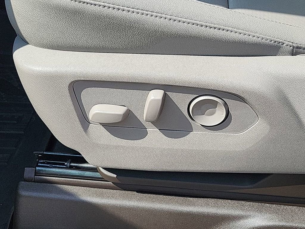 New 2026 GMC Sierra 1500 SLT image 14