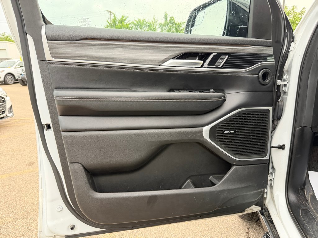 Used 2024 Jeep Wagoneer L Series II w/ Flexible Seating Group AWD/4WD image 19