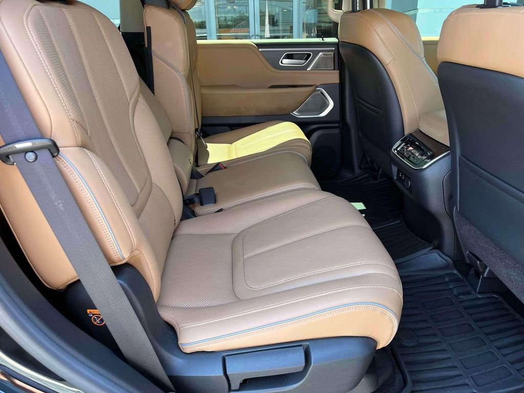 Used 2025 INFINITI QX80 Sensory AWD/4WD image 21