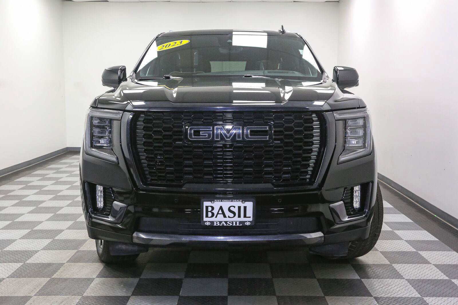 Used 2023 GMC Yukon Denali Ultimate AWD/4WD image 3