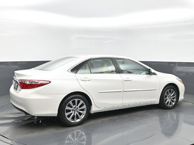 Used 2017 Toyota Camry XLE w/ Moonroof Package FWD image 6