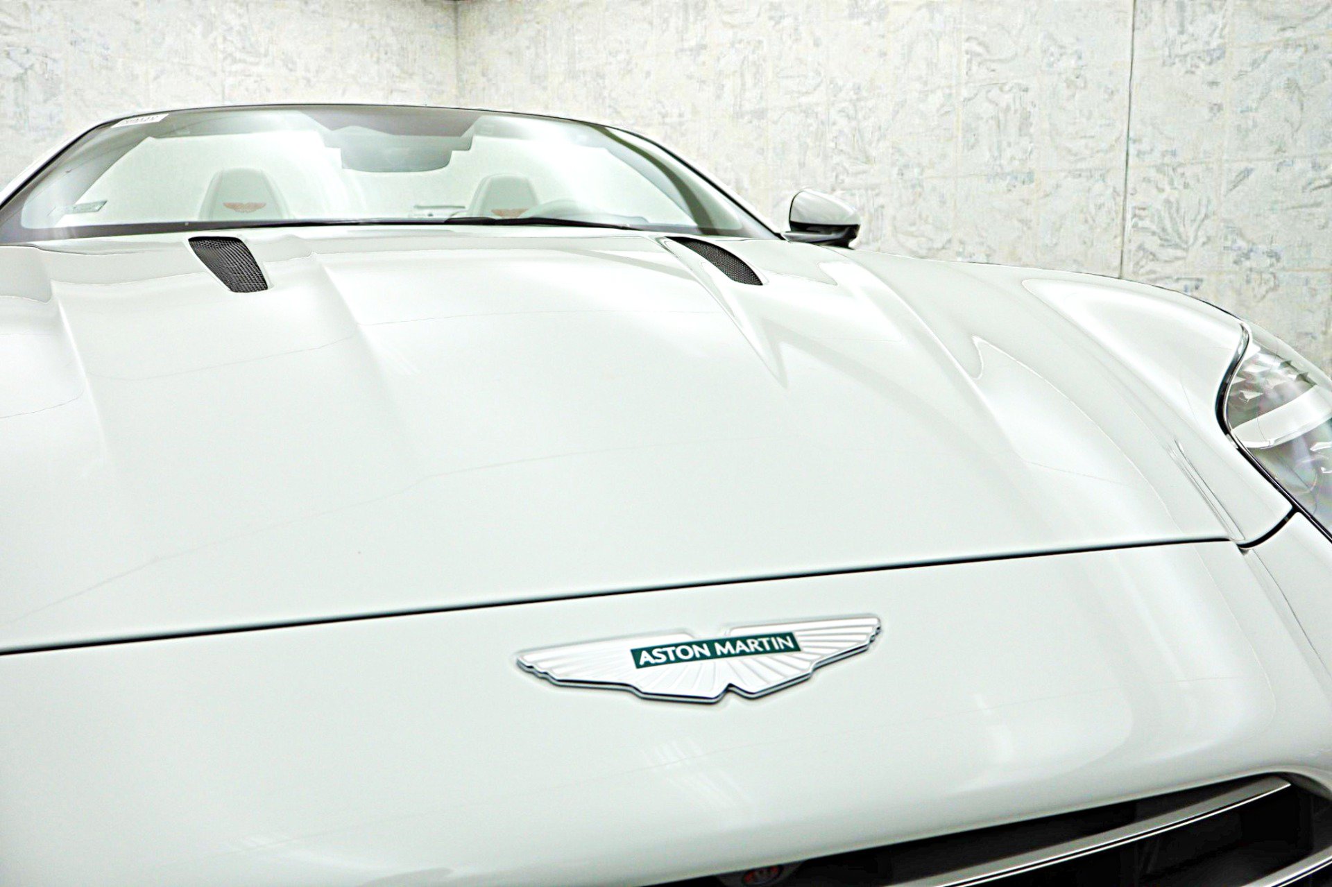 Used 2026 Aston Martin DB12 Convertible RWD image 9