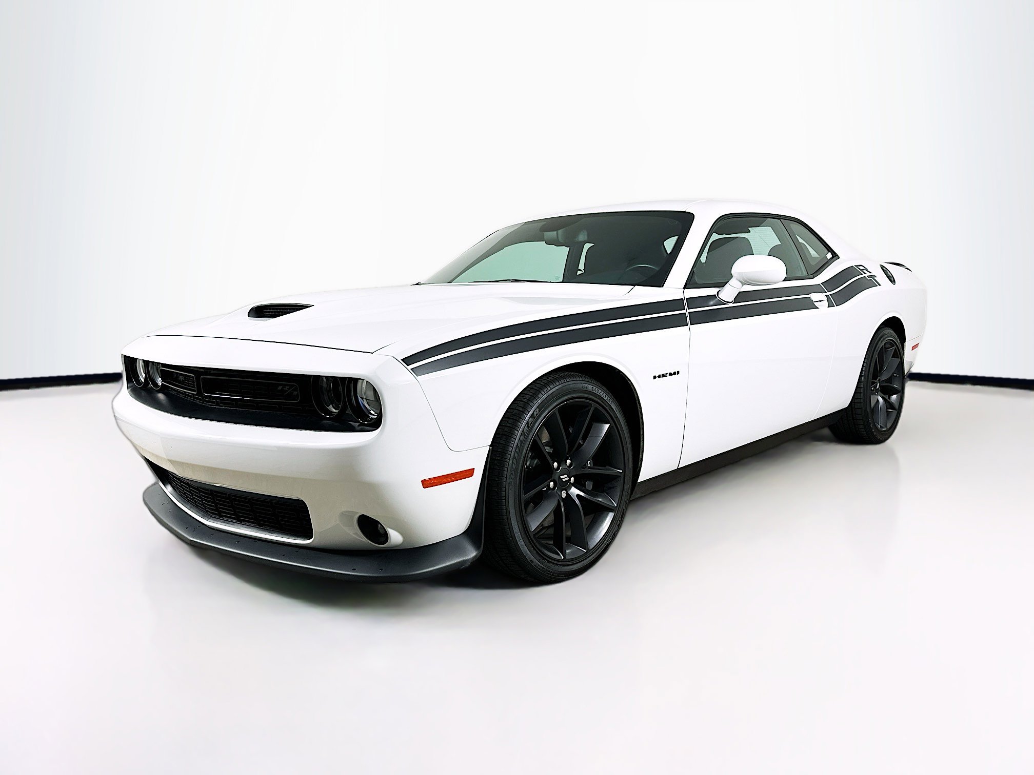 Used 2022 Dodge Challenger R/T w/ Performance Handling Group image 3