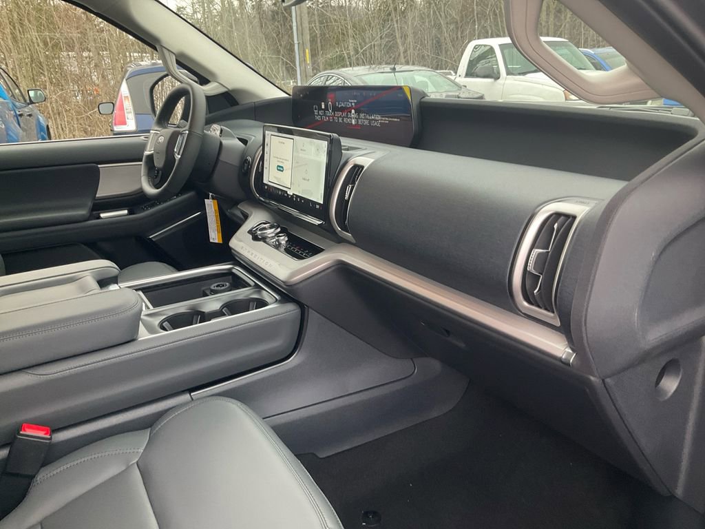 New 2026 Ford Expedition Active image 11