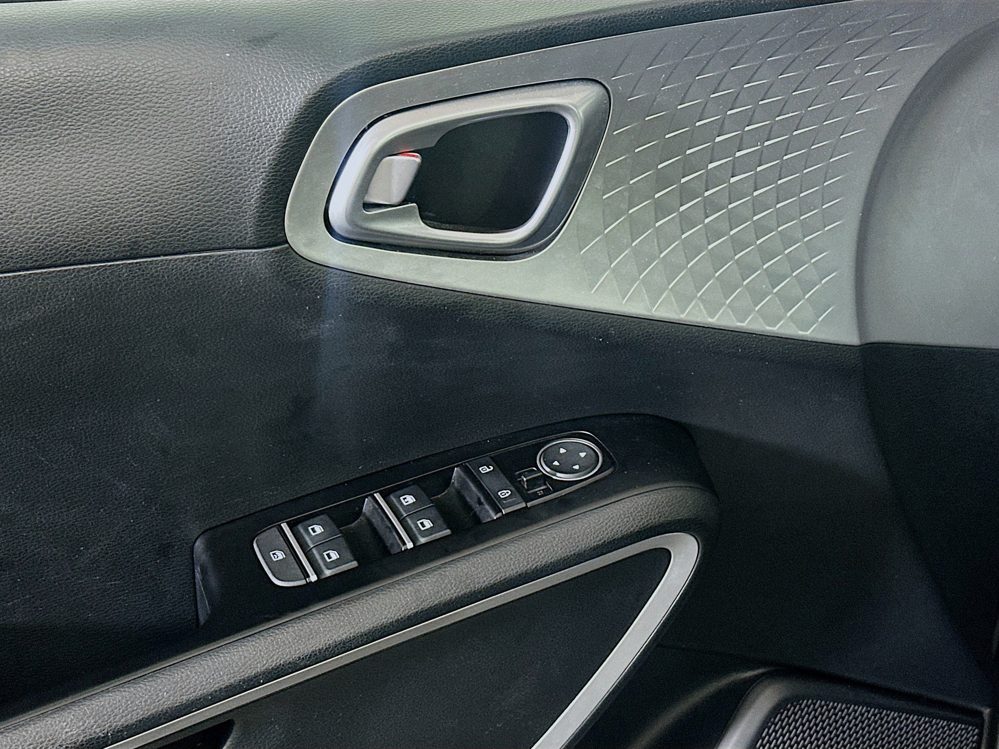 Used 2025 Kia Soul LX w/ LX Technology Package FWD image 15