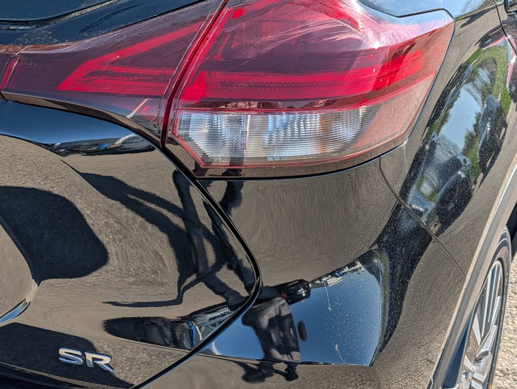 Used 2021 Nissan Kicks SR w/ SR Premium Package FWD image 17