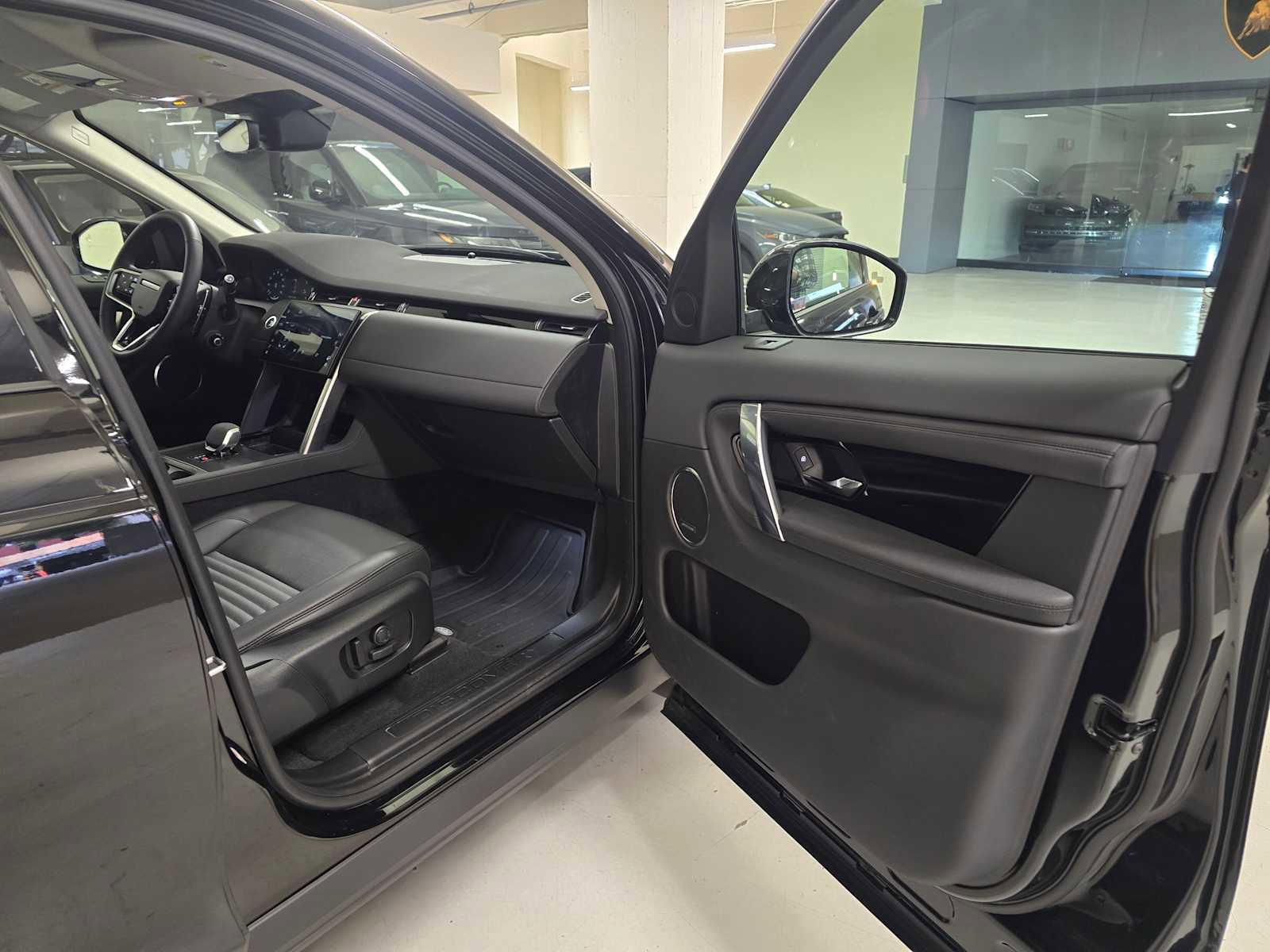 Used 2025 Land Rover Discovery Sport S image 13