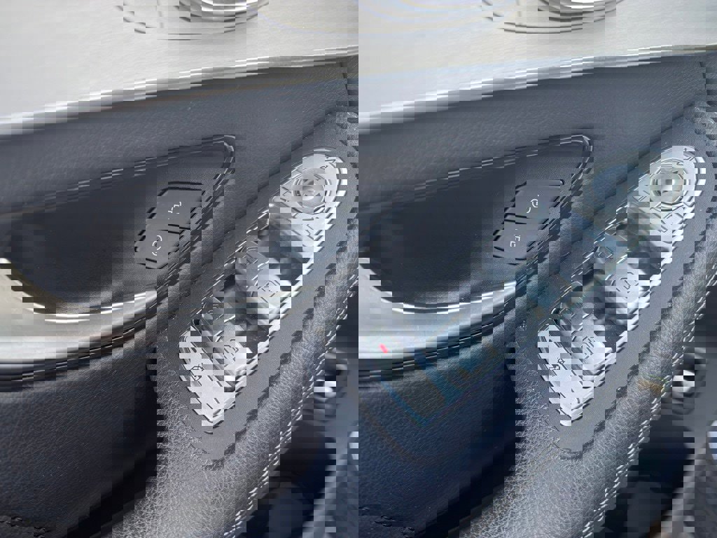 Used 2020 Mercedes-Benz GLC 300 4MATIC image 13