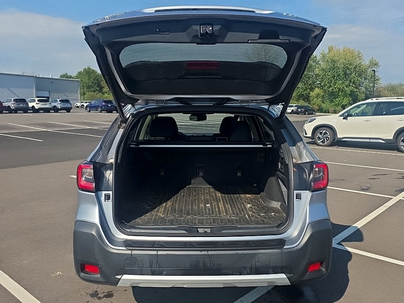 Used 2023 Subaru Outback Touring XT AWD/4WD image 6