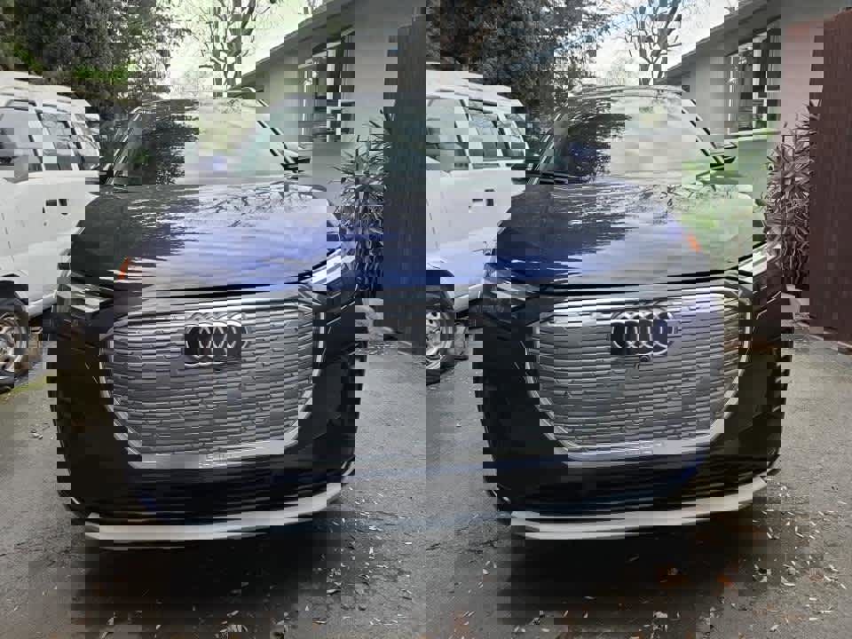 Used 2023 Audi Q4 e-tron Premium Plus w/ Premium Plus image 2