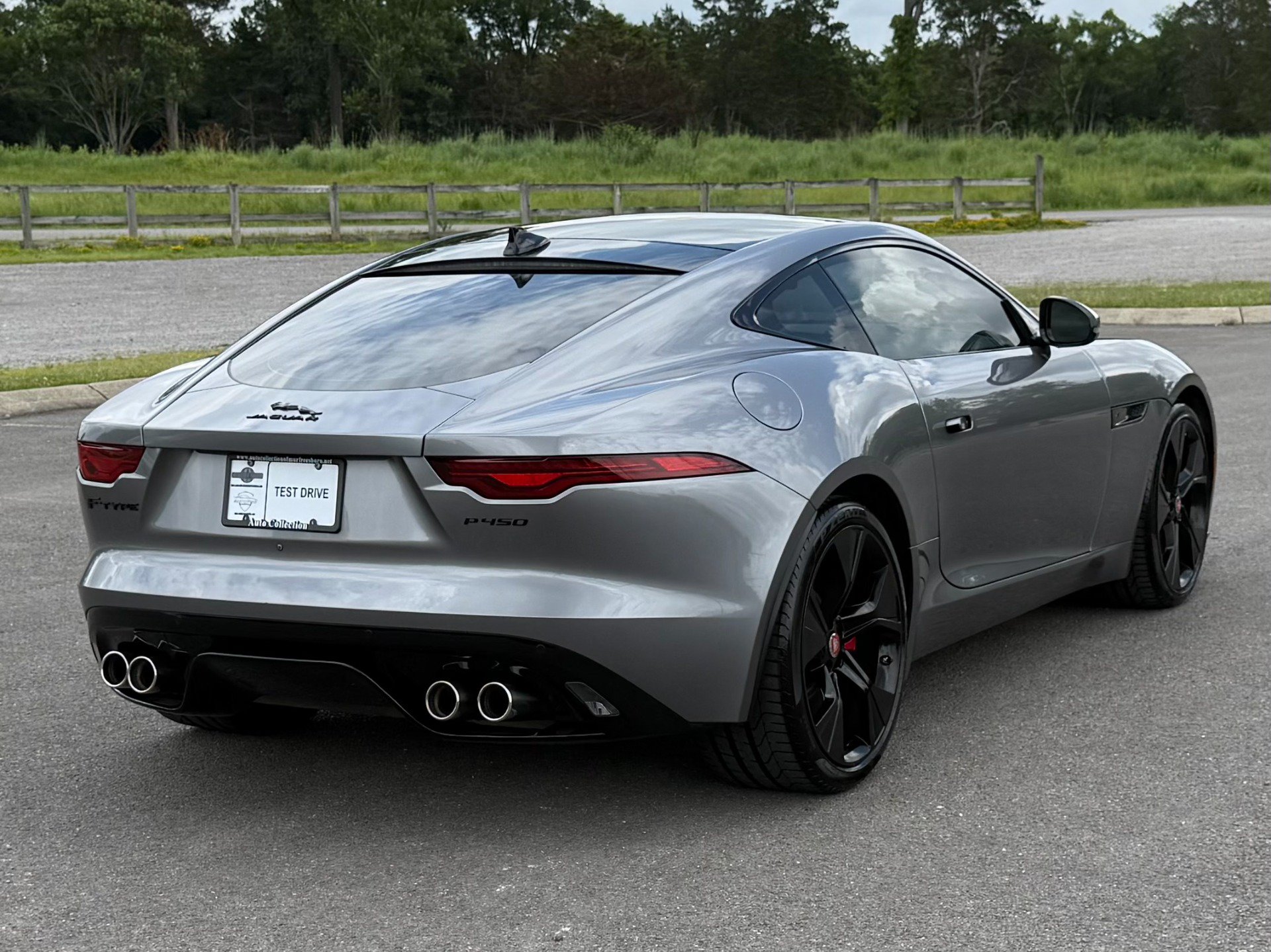 Used 2023 Jaguar F-TYPE Coupe RWD image 3