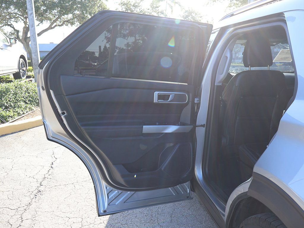 Used 2023 Ford Explorer XLT w/ Equipment Group 202A RWD image 23