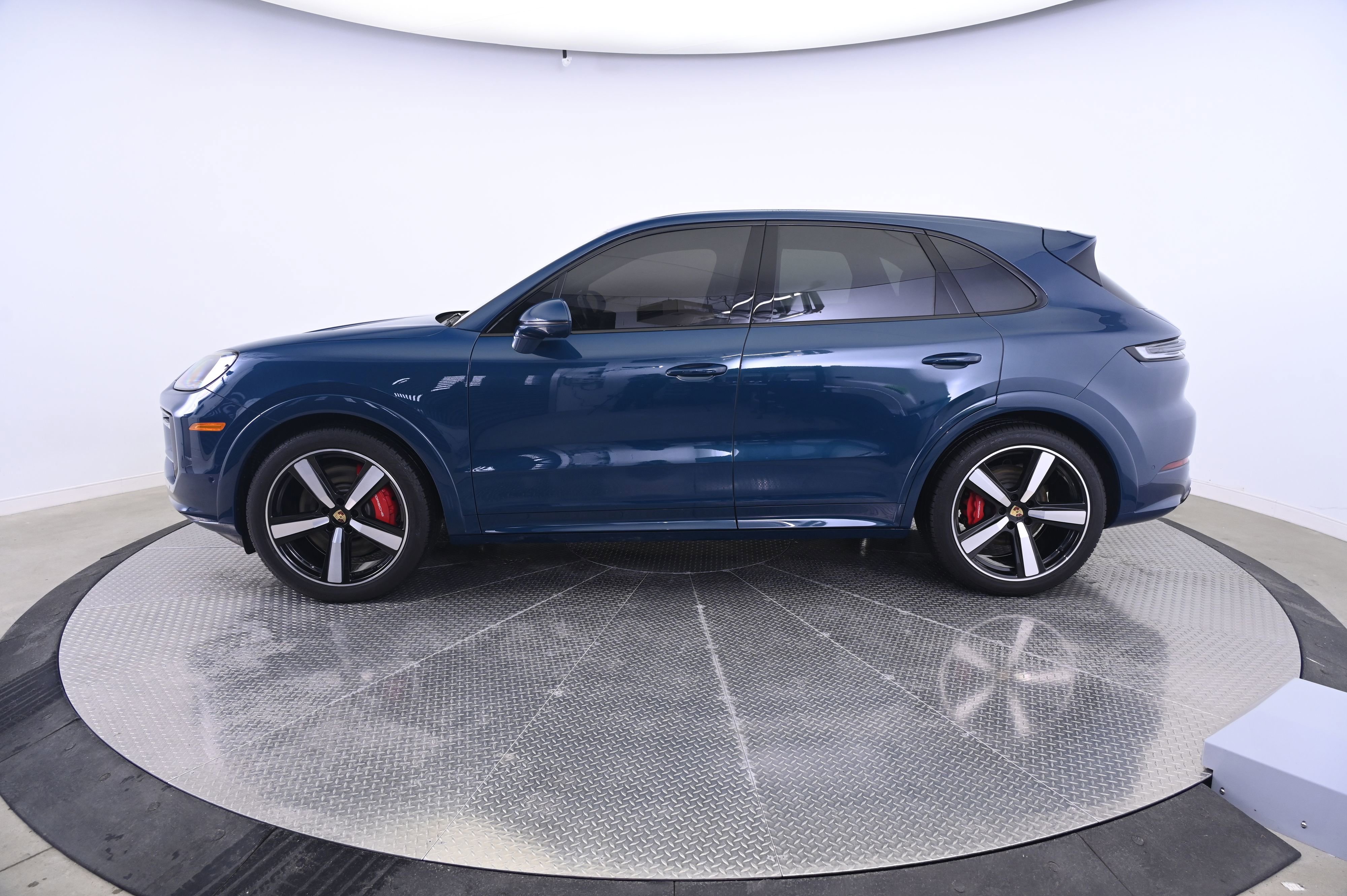 Certified 2024 Porsche Cayenne S image 2