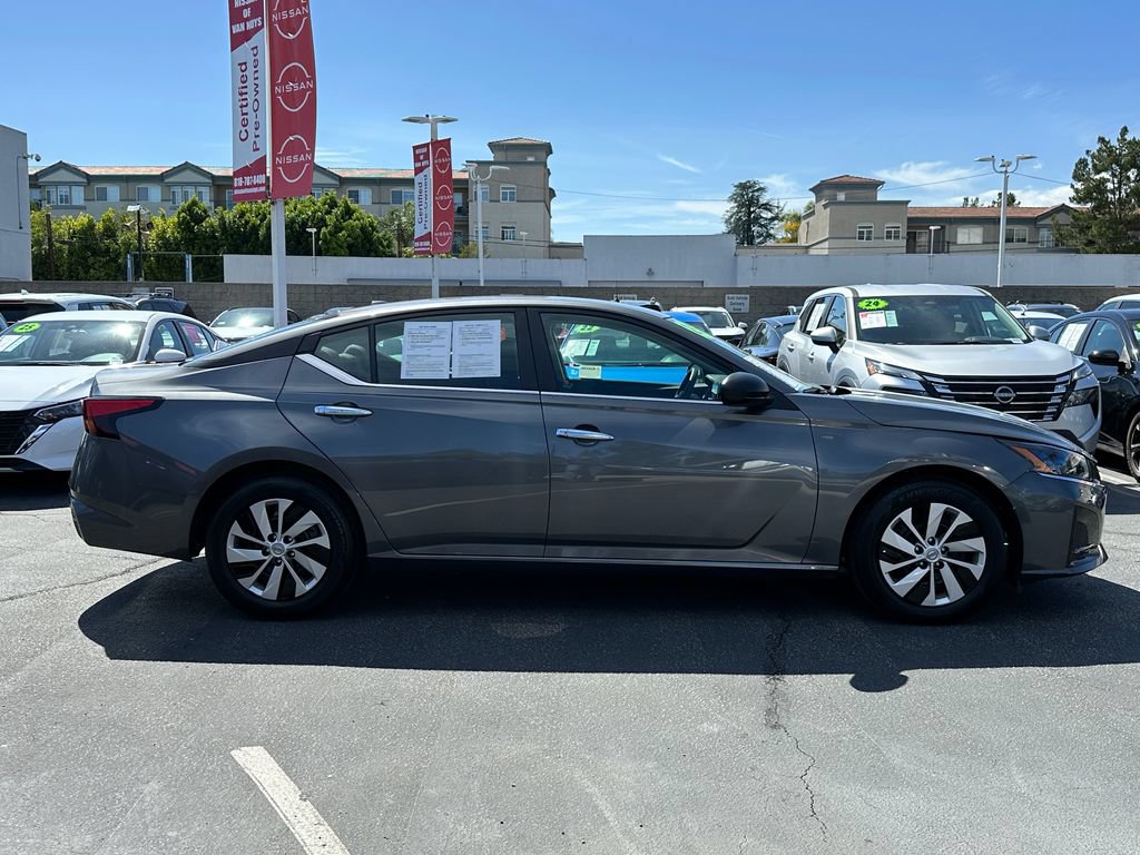 Used 2025 Nissan Altima 2.5 S FWD image 9