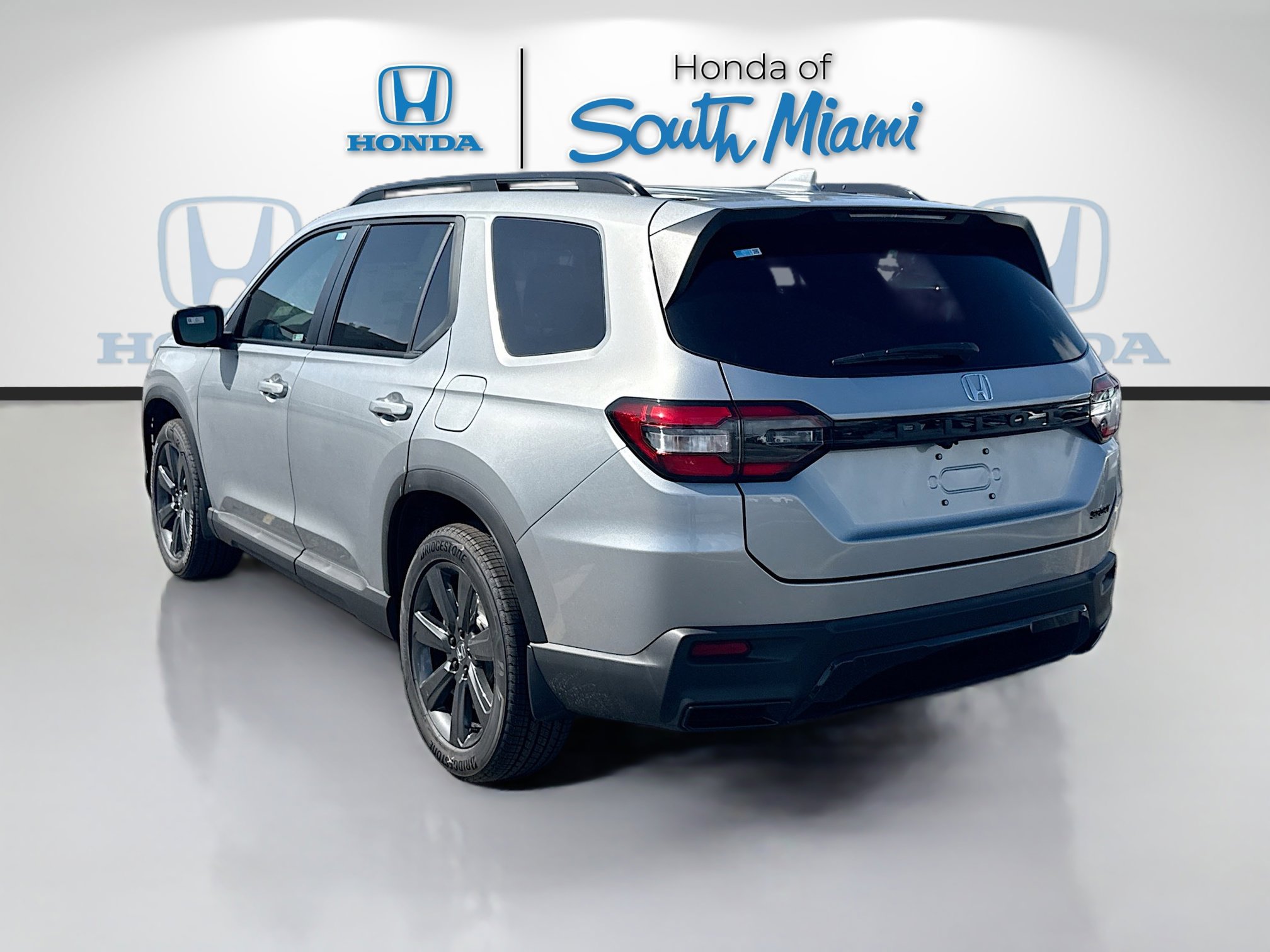 New 2026 Honda Pilot Sport image 5