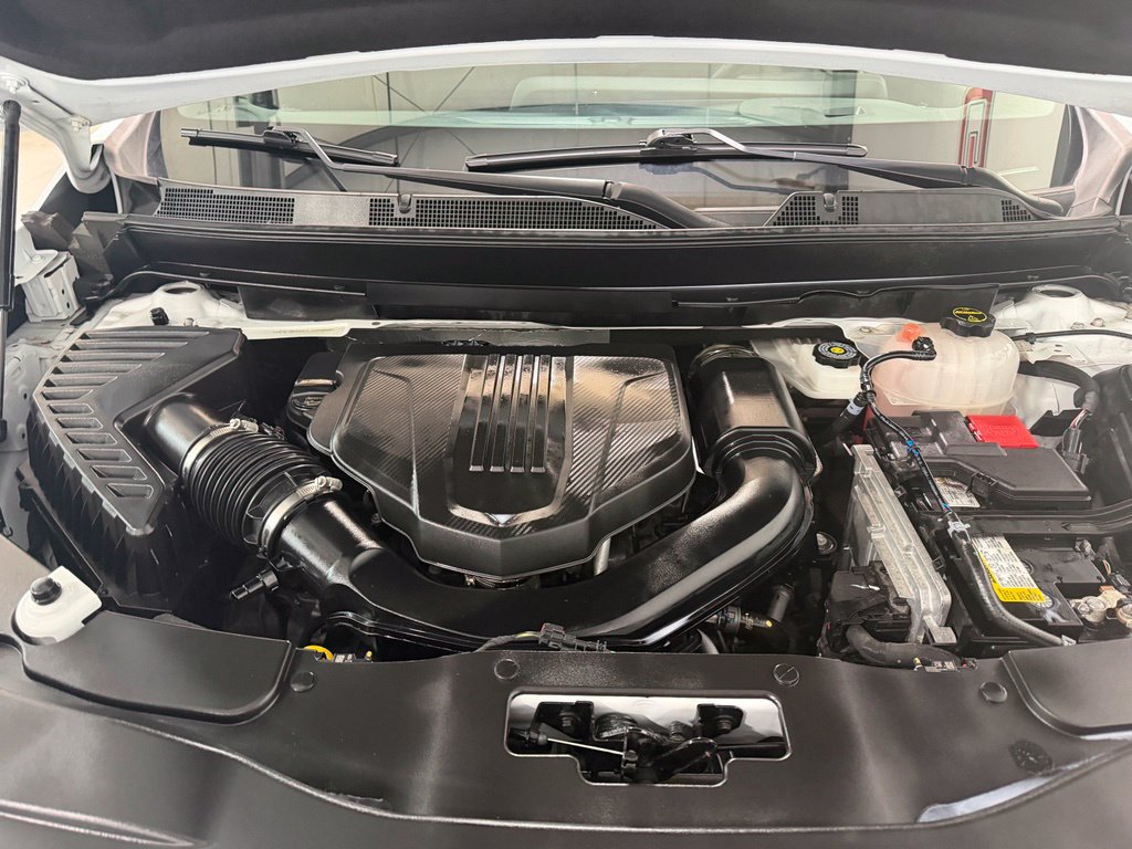 Used 2025 Chevrolet Traverse LT FWD image 8