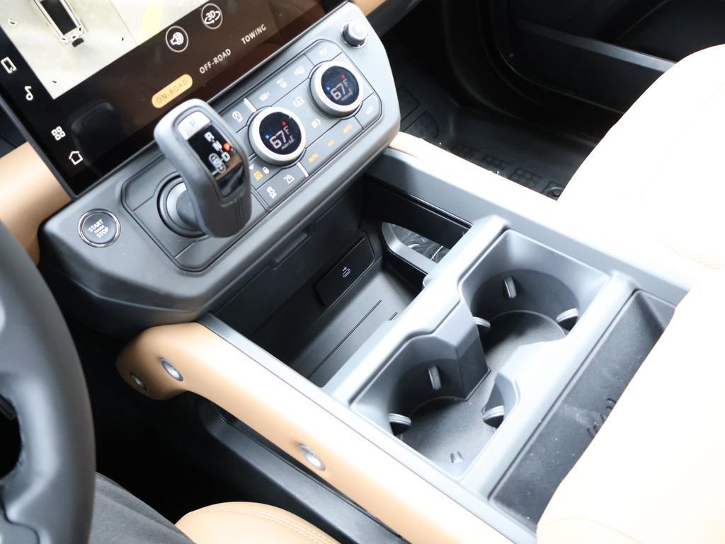 New 2026 Land Rover Defender 130 X-Dynamic SE AWD/4WD image 24