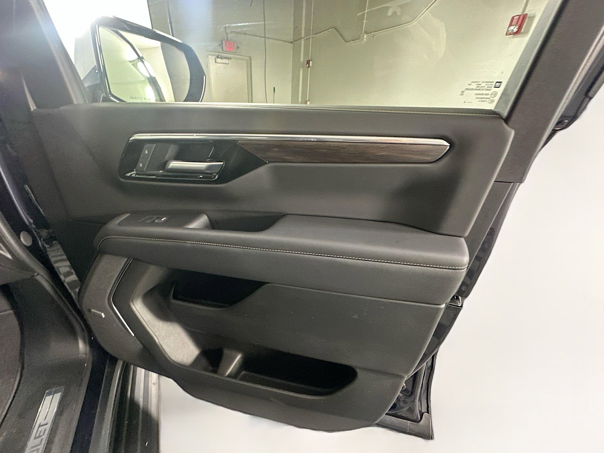 Used 2025 Chevrolet Tahoe Premier image 34