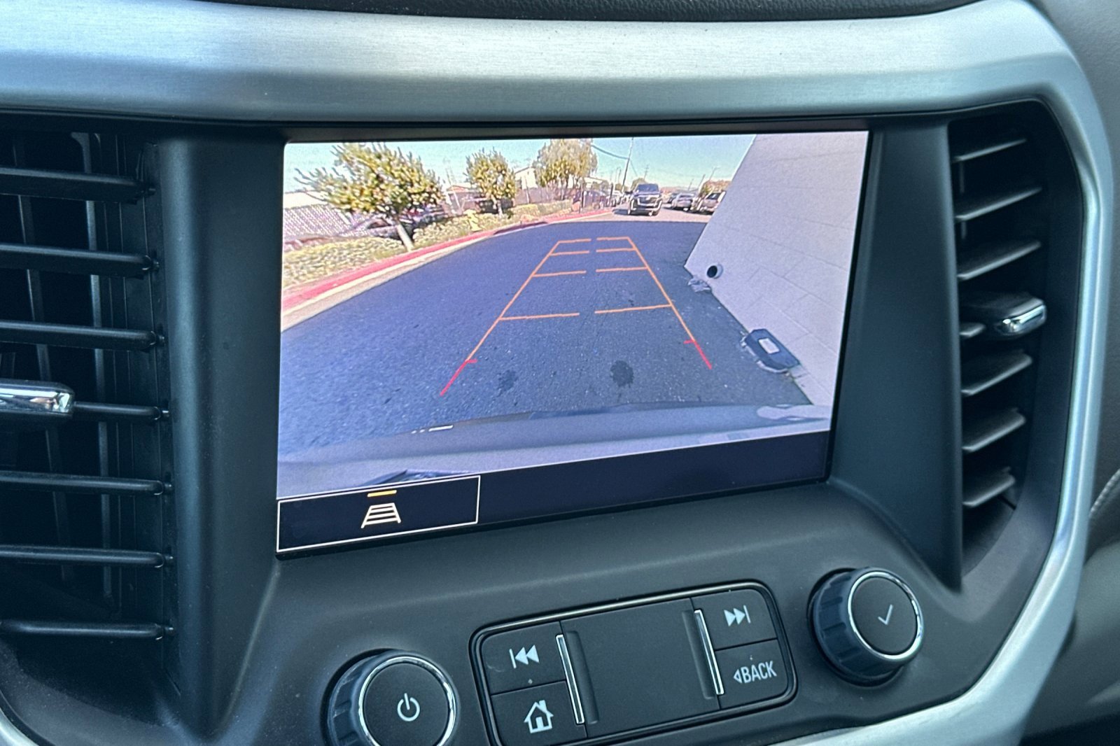 Used 2023 GMC Acadia SLT image 28