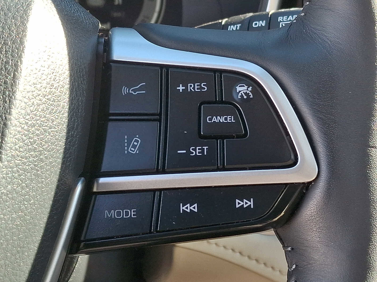 Used 2024 Toyota Highlander Limited image 21