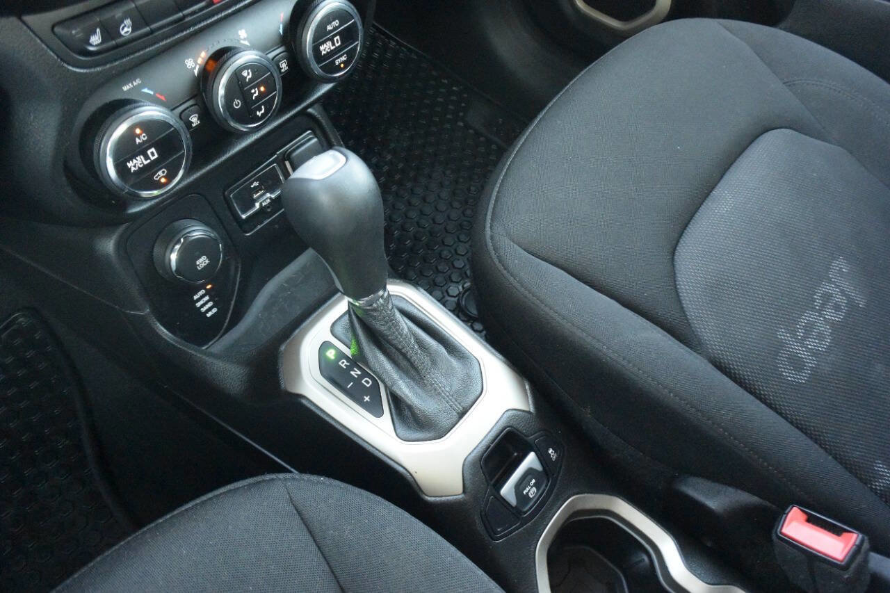 Used 2017 Jeep Renegade Latitude w/ Popular Equipment Group image 25