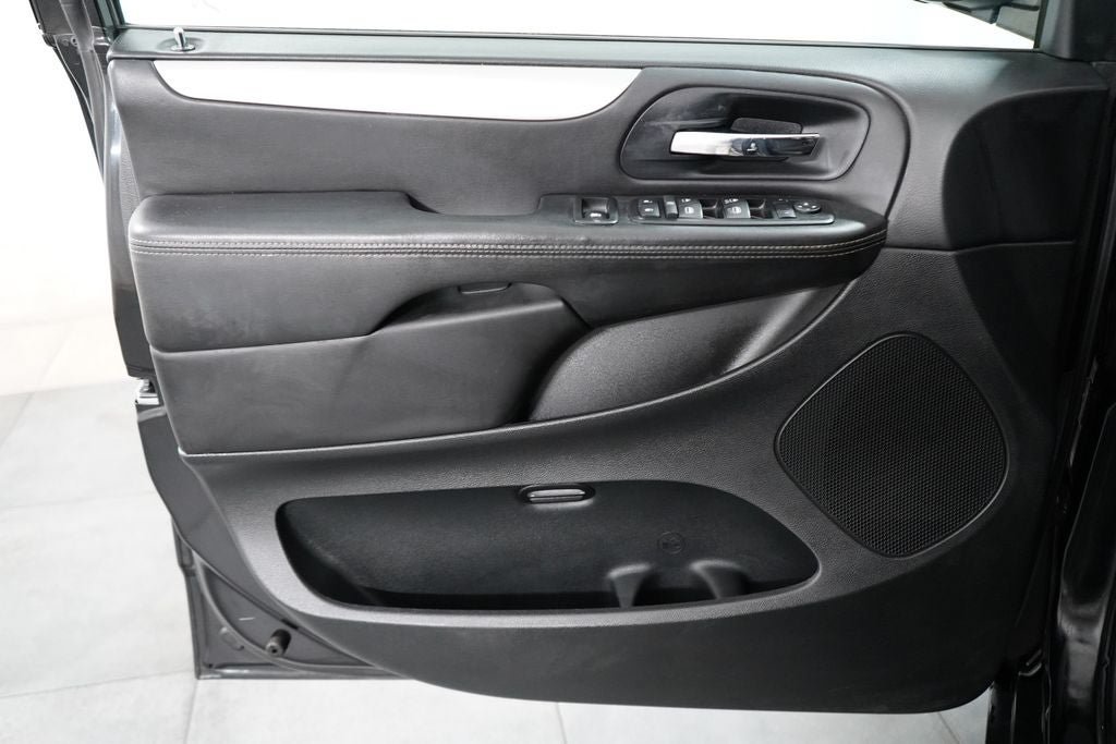 Used 2014 Dodge Grand Caravan SE w/ Quick Order Package 29E SE FWD image 12
