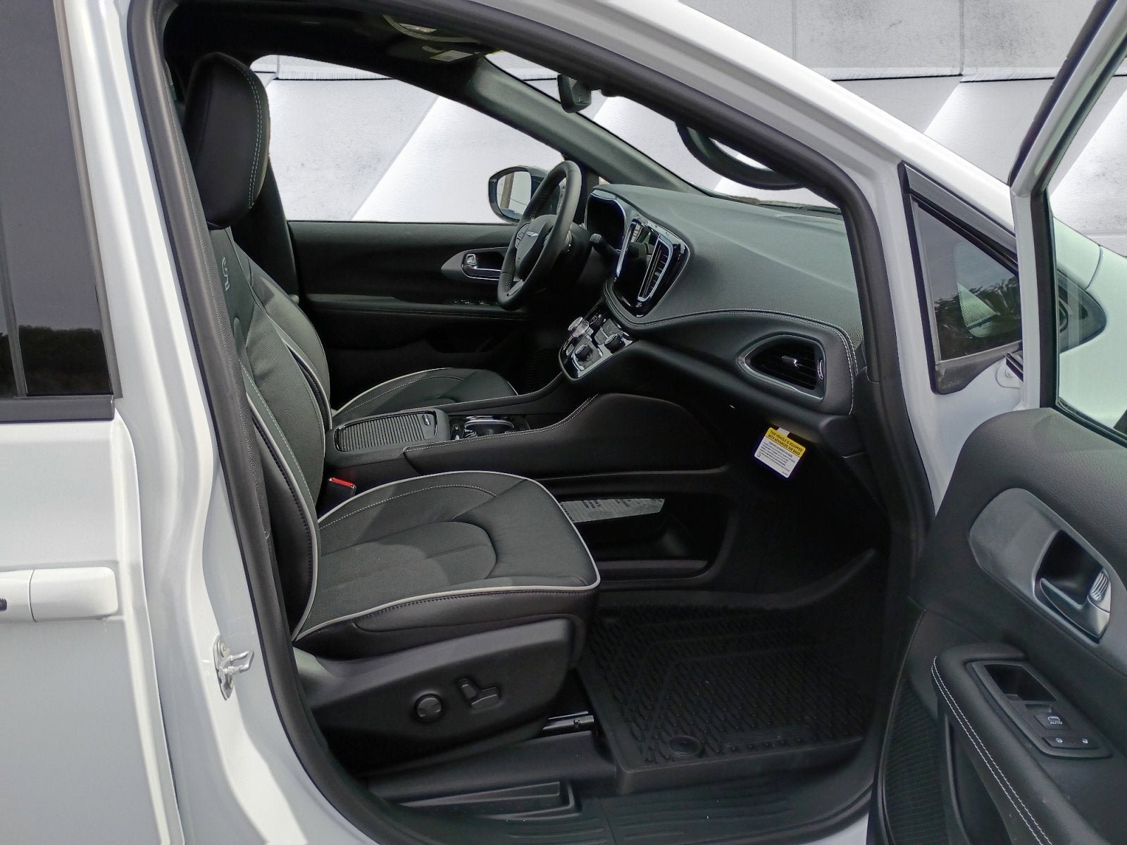 New 2026 Chrysler Pacifica Limited image 16