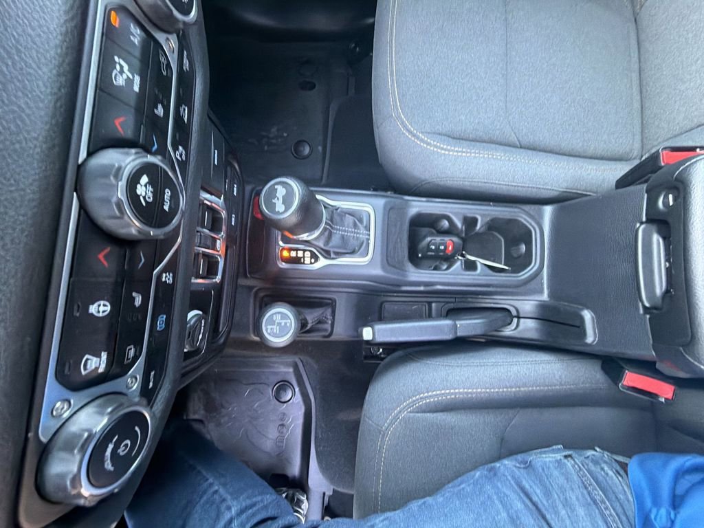Used 2024 Jeep Wrangler Unlimited w/ Convenience Group AWD/4WD image 19