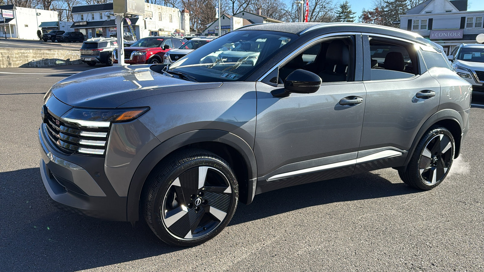 Certified 2025 Nissan Kicks SR image 3