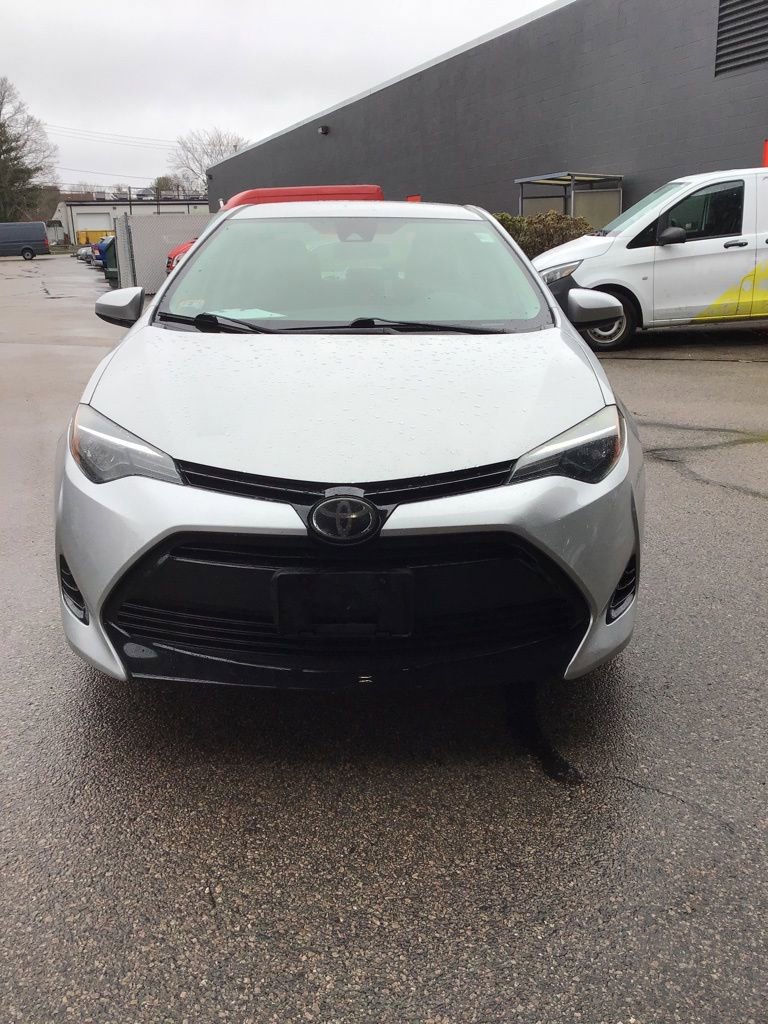 Used 2018 Toyota Corolla LE image 2