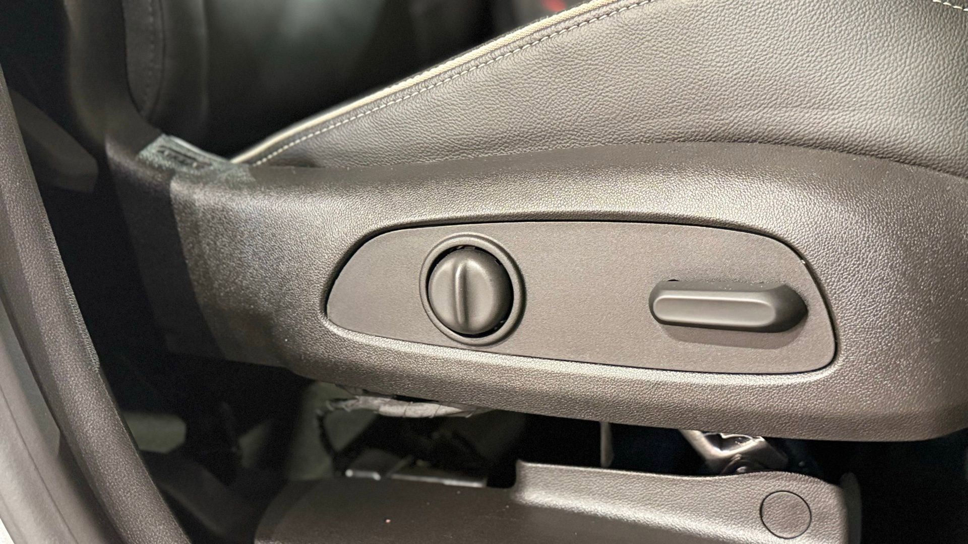 Used 2019 GMC Terrain Denali w/ Advanced Safety Package AWD/4WD image 53