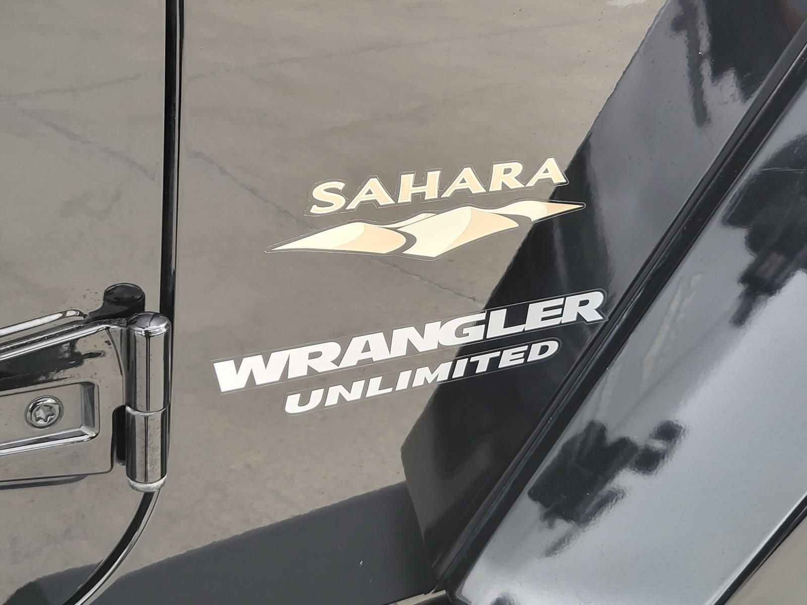 Used 2013 Jeep Wrangler Unlimited Sahara w/ Connectivity Group AWD/4WD image 5
