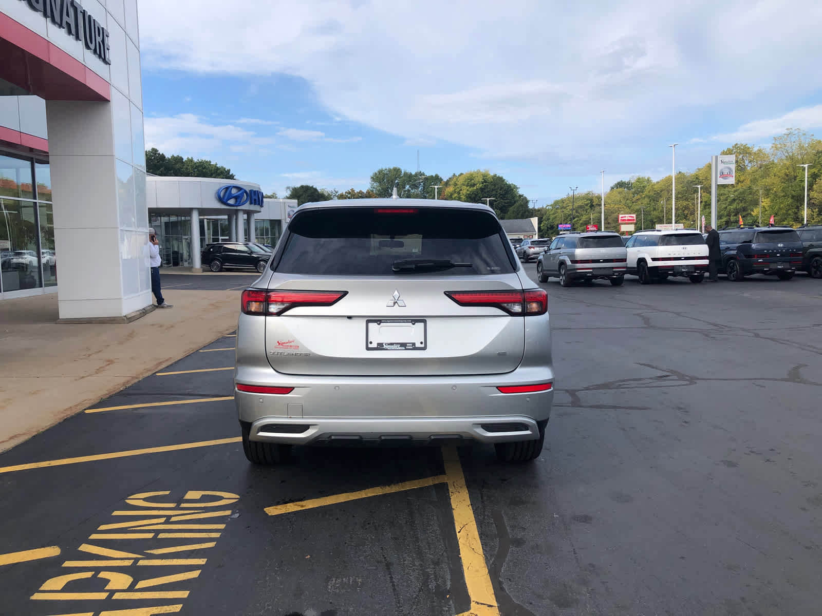 Used 2024 Mitsubishi Outlander SE image 6