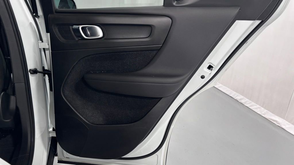 Used 2019 Volvo XC40 T5 R-Design image 27