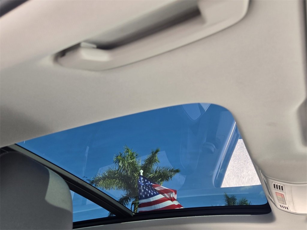 Certified 2024 Volkswagen Taos SEL image 17