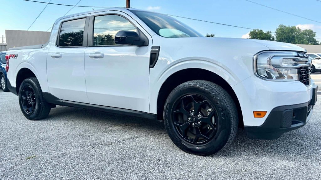 Used 2024 Ford Maverick Lariat w/ FX4 Off-Road Package AWD/4WD image 3