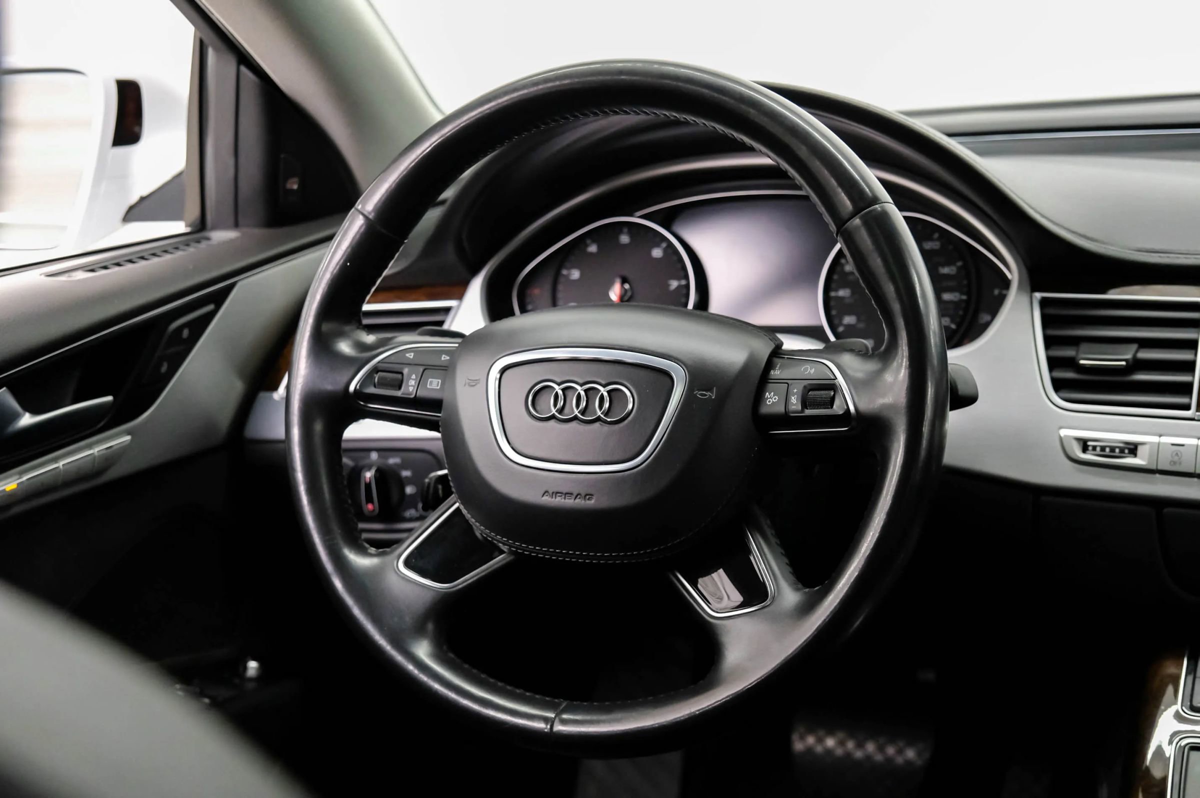 Used 2014 Audi A8 L 4.0T image 17