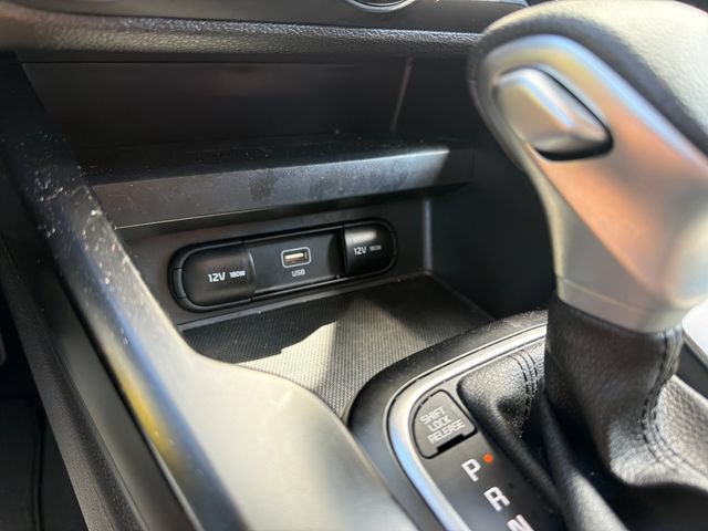 Used 2025 Kia Soul LX w/ LX Technology Package FWD image 21