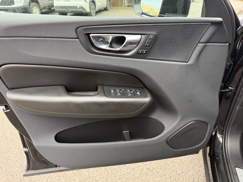 Used 2019 Volvo XC60 T5 Momentum image 14