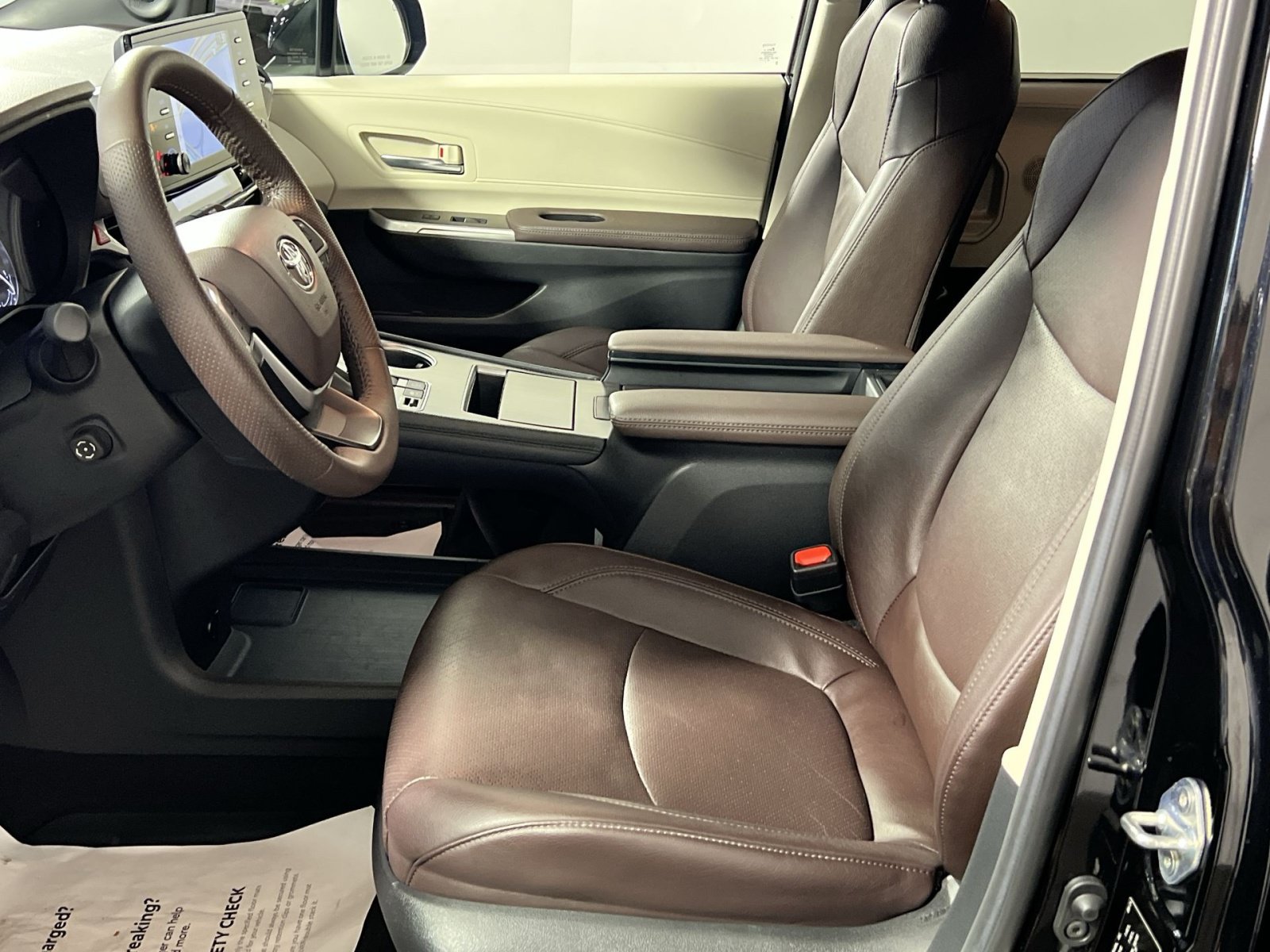 Used 2024 Toyota Sienna Platinum AWD/4WD image 13