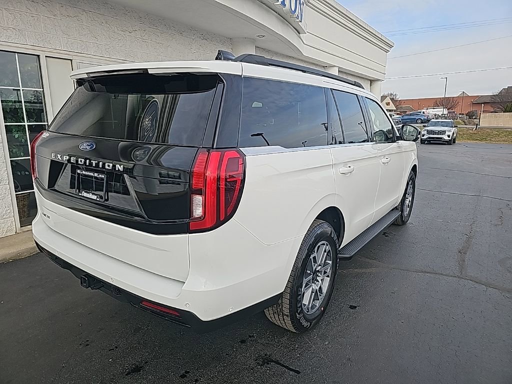 Used 2025 Ford Expedition Active image 4