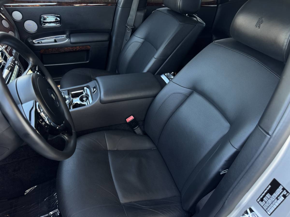 Used 2014 Rolls-Royce Ghost RWD image 17