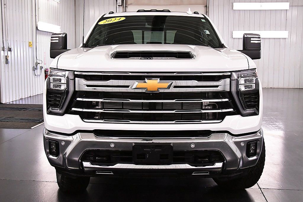 Used 2024 Chevrolet Silverado 2500 LTZ w/ LTZ Plus Package AWD/4WD image 2