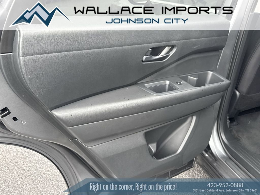 Used 2024 Nissan Pathfinder S image 33