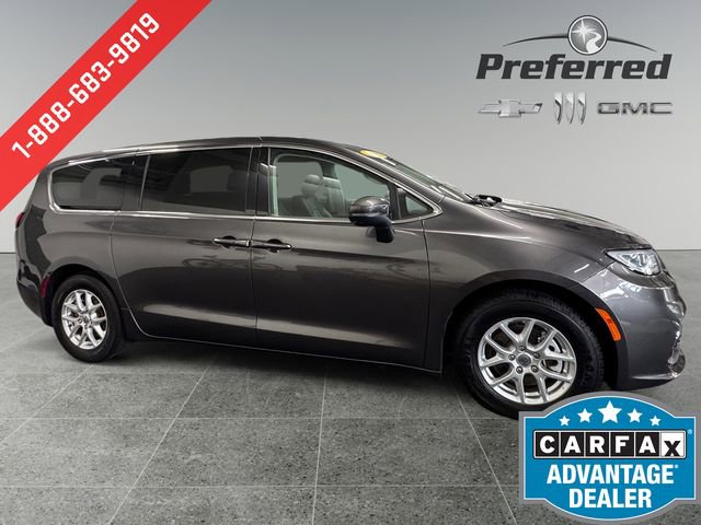 Used 2023 Chrysler Pacifica Touring-L FWD image 9