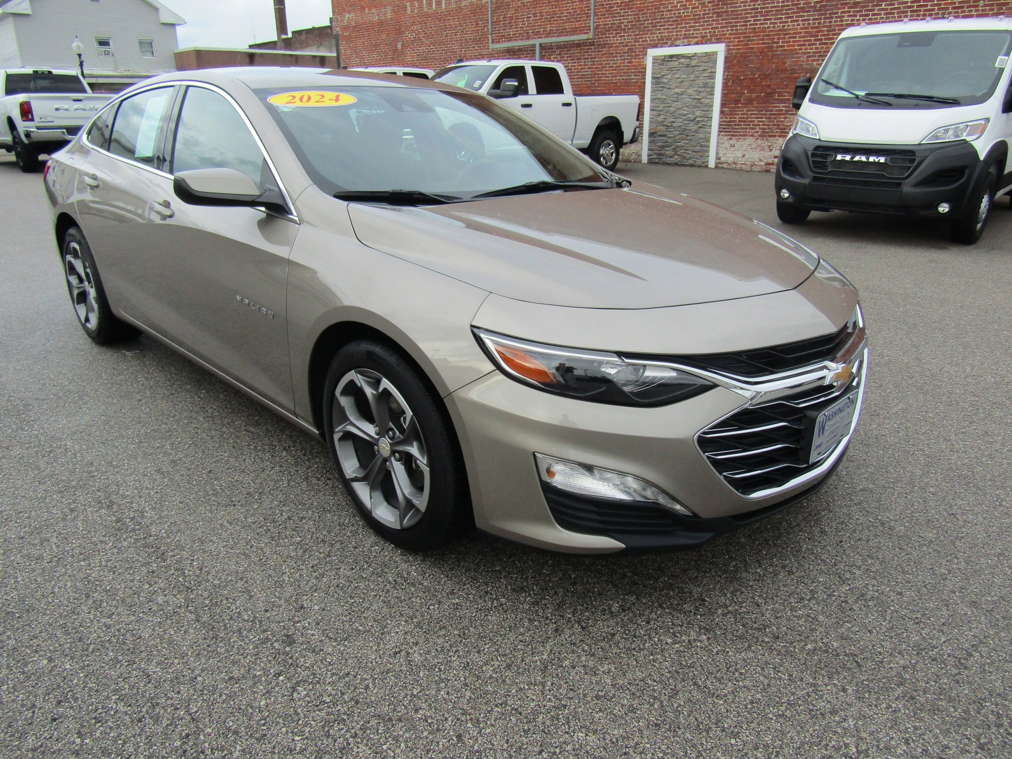 Used 2024 Chevrolet Malibu LT FWD image 1