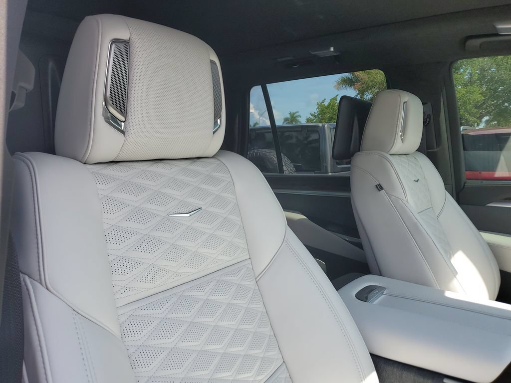 Certified 2026 Cadillac Escalade Platinum Sport w/ LPO, ONYX Package AWD/4WD image 24