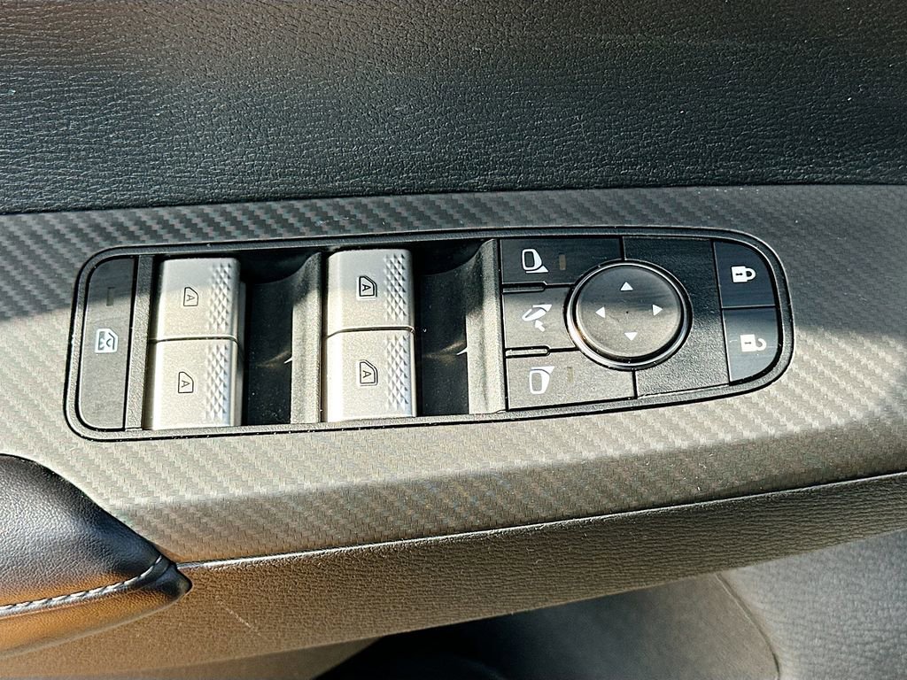 Used 2024 Mitsubishi Outlander SE Black Edition image 18