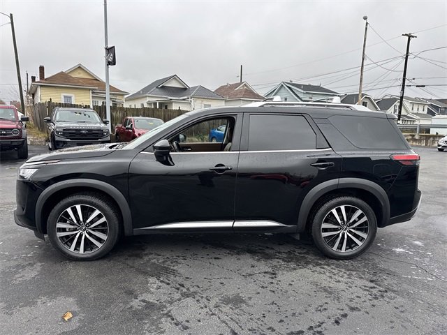 Used 2023 Nissan Pathfinder Platinum w/ Cargo Package image 8