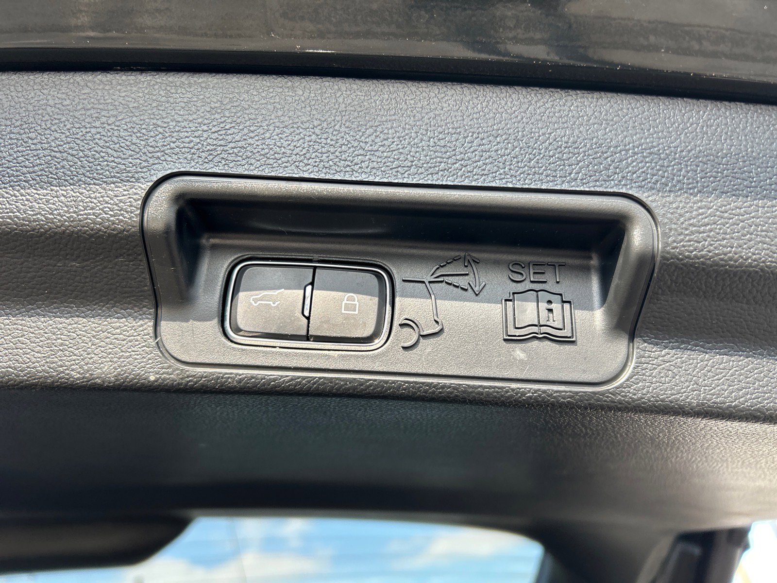 Certified 2023 Ford Explorer Limited image 17